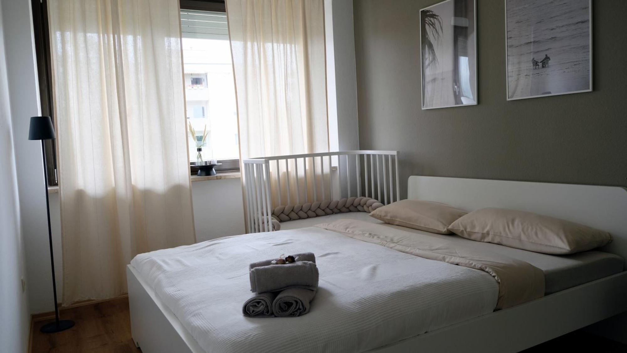 Casa Luxe - 120Qm - Zentral - Familienfreundlich - Parkplatz - 5Km Zum Legoland Leilighet Günzburg Eksteriør bilde